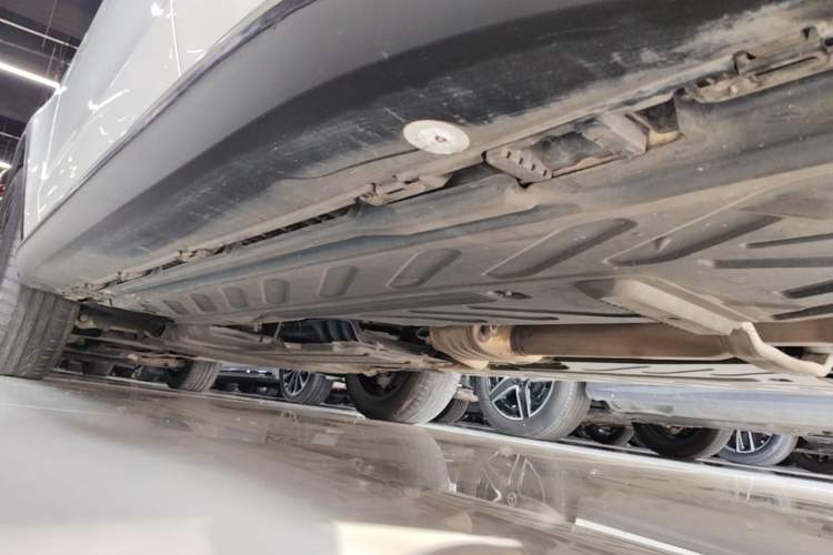 Used Mercedes-Benz GLC 2021 GLC 300 L 4MATIC Dynamic Model Left Side Sill