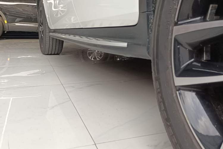 Used Mercedes-Benz GLC 2021 GLC 300 L 4MATIC Dynamic Model Left Side Sill