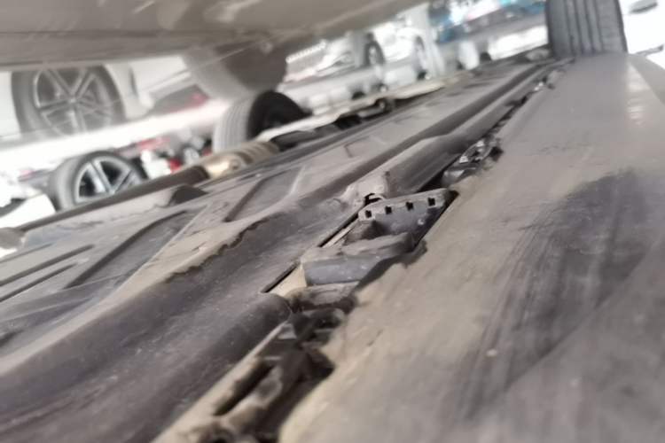 Used Mercedes-Benz GLC 2021 GLC 300 L 4MATIC Dynamic Model Left Side Sill
