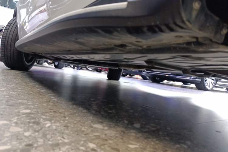 Used Mercedes-Benz GLC 2021 GLC 260 L 4MATIC Luxury Model Left Side Sill