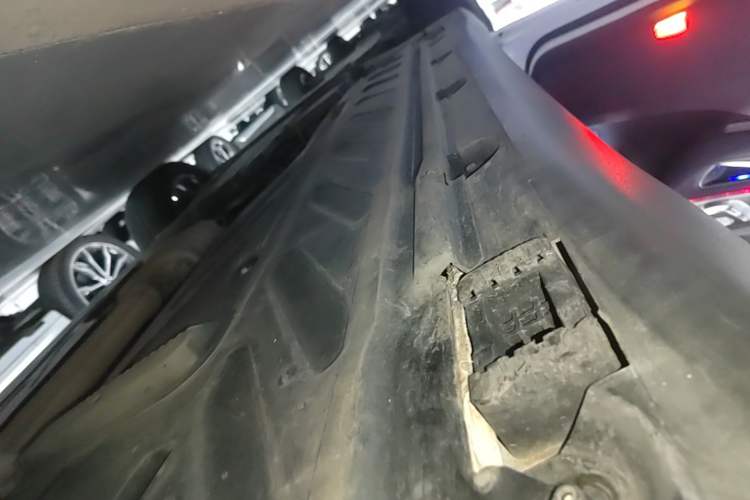 Used Mercedes-Benz GLC 2021 GLC 260 L 4MATIC Luxury Model Left Side Sill