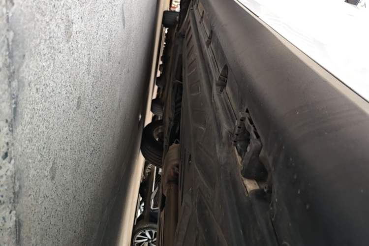 Used Mercedes-Benz GLC 2021 GLC 260 L 4MATIC Luxury Model Left Side Sill
