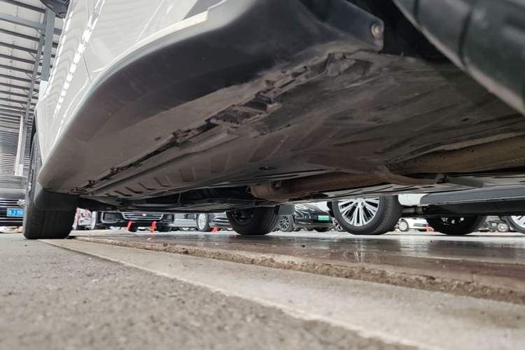 Used Mercedes-Benz GLC 2021 GLC 260 L 4MATIC Luxury Model Left Side Sill