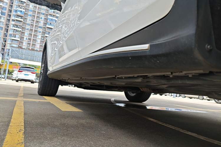 Used Mercedes-Benz GLC 2021 GLC 300 L 4MATIC Dynamic Model Left Side Sill