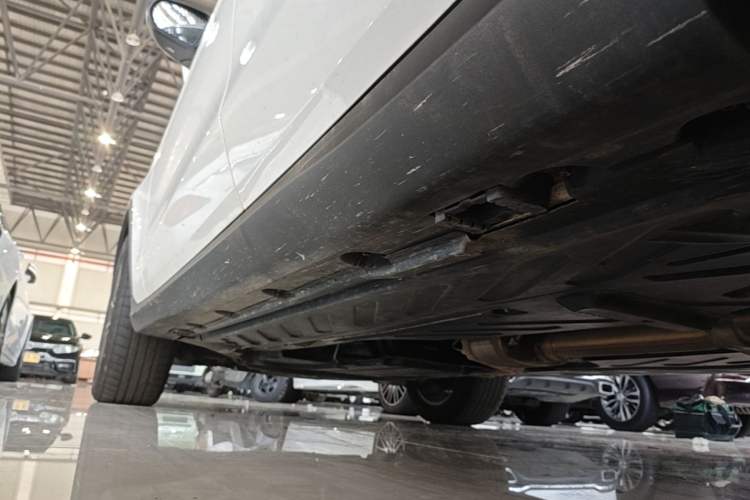 Used Mercedes-Benz GLC 2021 GLC 260 L 4MATIC Luxury Model Left Side Sill