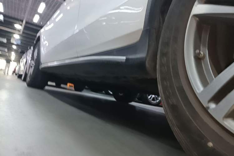 Used Mercedes-Benz GLC 2021 GLC 260 L 4MATIC Dynamic Edition Left Side Sill