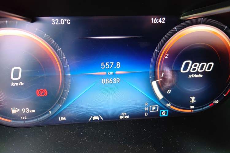 Used Mercedes-Benz GLC 2021 GLC 300 L 4MATIC Dynamic Model Odometer Close Up