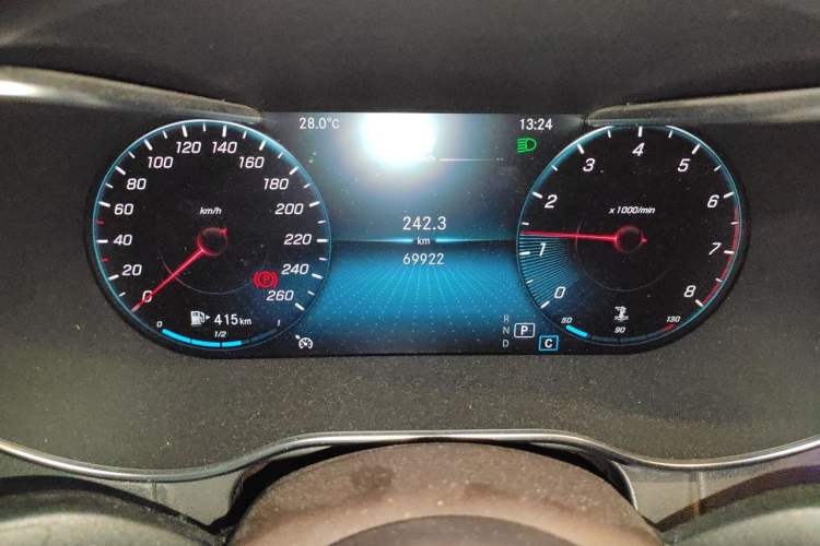 Used Mercedes-Benz GLC 2021 GLC 260 L 4MATIC Luxury Model Odometer Close Up