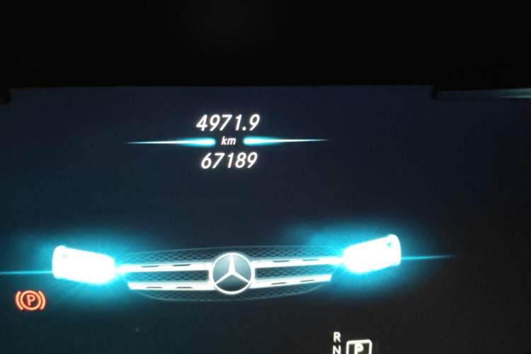Used Mercedes-Benz GLC 2021 GLC 260 L 4MATIC Luxury Model Odometer Close Up