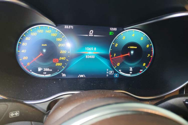 Used Mercedes-Benz GLC 2021 GLC 300 L 4MATIC Dynamic Model Odometer Close Up