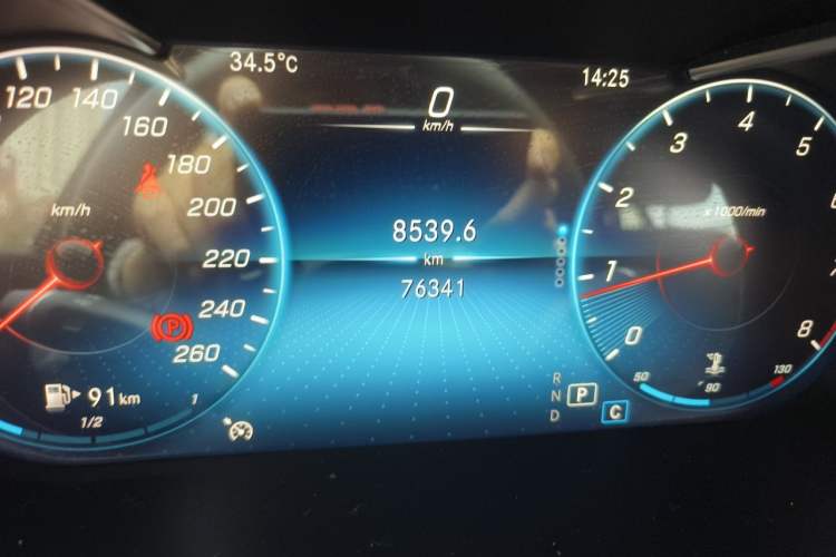 Used Mercedes-Benz GLC 2021 GLC 260 L 4MATIC Dynamic Edition Odometer Close Up