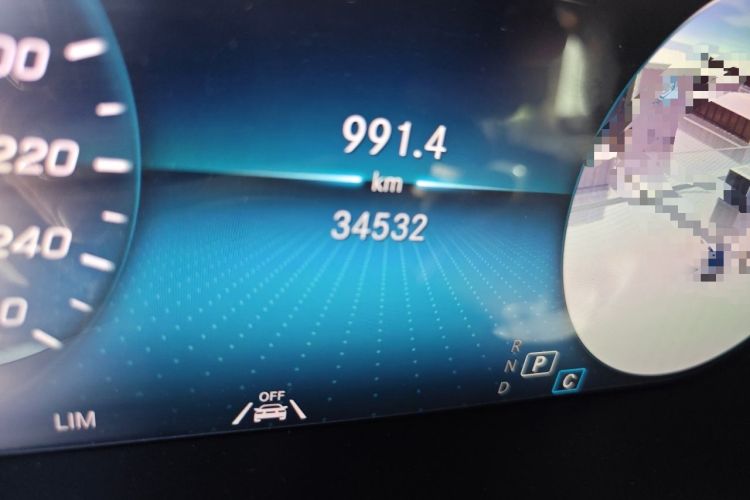 Used Mercedes-Benz GLC 2021 GLC 300 L 4MATIC Dynamic Model Odometer Close Up