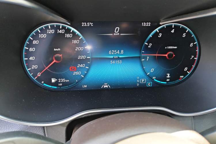 Used Mercedes-Benz GLC 2021 GLC 300 L 4MATIC Dynamic Model Odometer Close Up