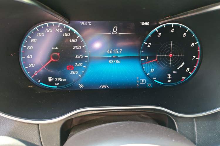Used Mercedes-Benz GLC 2021 GLC 300 L 4MATIC Dynamic Model Odometer Close Up