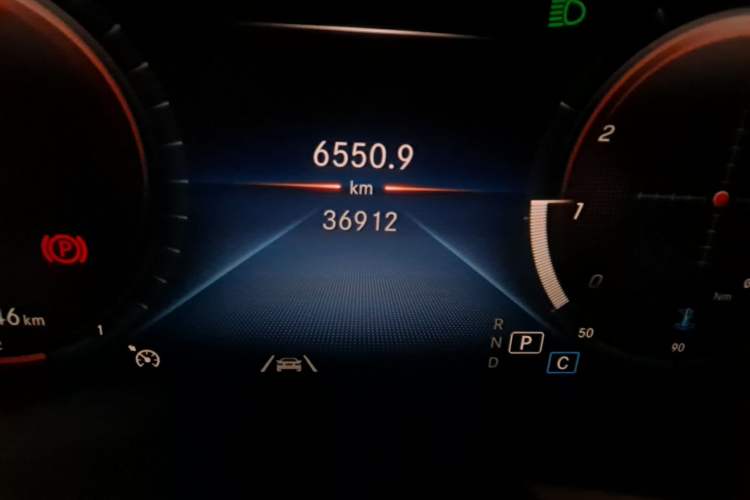 Used Mercedes-Benz GLC 2021 GLC 300 L 4MATIC Dynamic Model Odometer Close Up