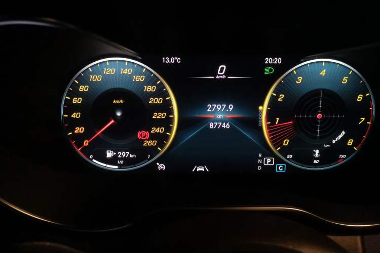 Used Mercedes-Benz GLC 2021 GLC 300 L 4MATIC Dynamic Model Odometer Close Up