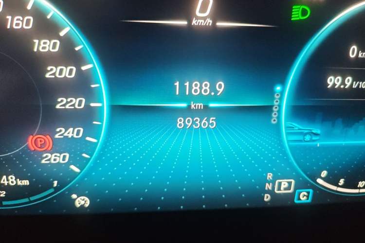 Used Mercedes-Benz GLC 2021 GLC 260 L 4MATIC Dynamic Edition Odometer Close Up