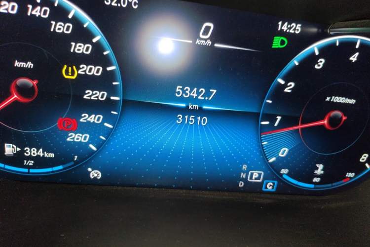 Used Mercedes-Benz GLC 2021 GLC 260 L 4MATIC Luxury Model Odometer Close Up