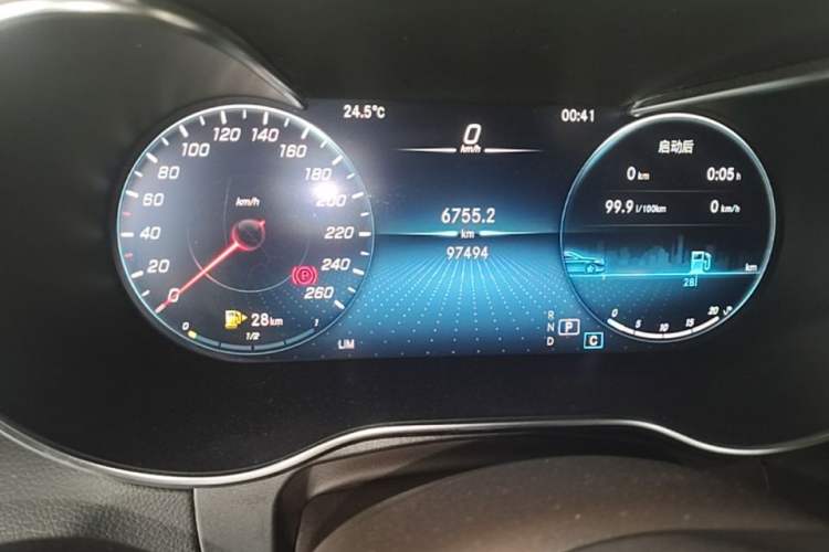 Used Mercedes-Benz GLC 2021 GLC 260 L 4MATIC Dynamic Edition Odometer Close Up