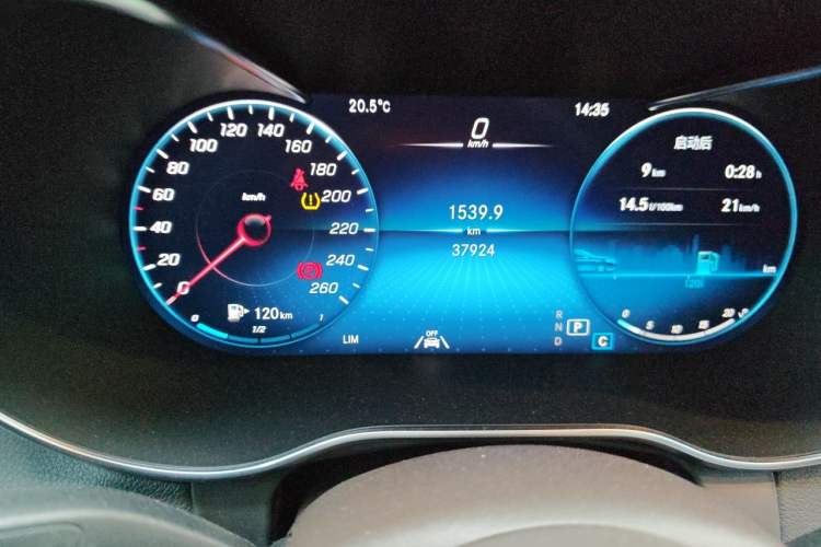 Used Mercedes-Benz GLC 2021 GLC 300 L 4MATIC Dynamic Model Odometer Close Up