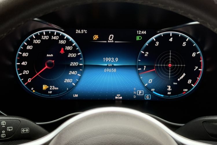 Used Mercedes-Benz GLC 2021 GLC 260 L 4MATIC Dynamic Edition Odometer Close Up