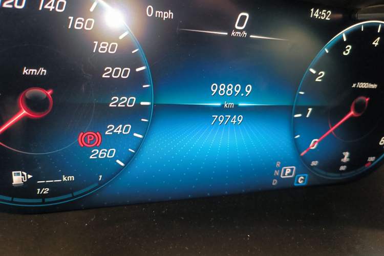 Used Mercedes-Benz GLC 2021 GLC 260 L 4MATIC Luxury Model Odometer Close Up