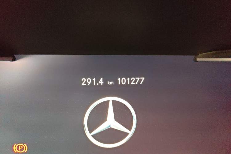Used Mercedes-Benz GLC 2021 GLC 260 L 4MATIC Dynamic Edition Odometer Close Up