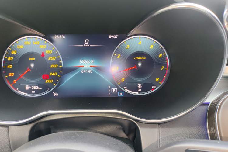 Used Mercedes-Benz GLC 2021 GLC 260 L 4MATIC Luxury Model Odometer Close Up