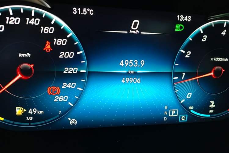 Used Mercedes-Benz GLC 2021 GLC 260 L 4MATIC Dynamic Edition Odometer Close Up