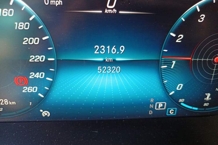 Used Mercedes-Benz GLC 2021 GLC 260 L 4MATIC Luxury Model Odometer Close Up