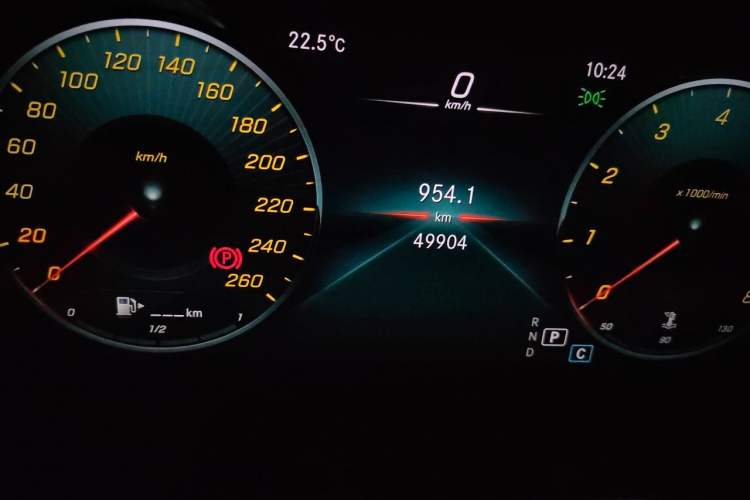 Used Mercedes-Benz GLC 2021 GLC 260 L 4MATIC Dynamic Edition Odometer Close Up