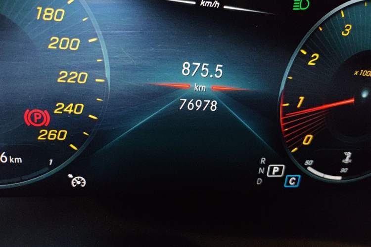 Used Mercedes-Benz GLC 2021 GLC 260 L 4MATIC Luxury Model Odometer Close Up
