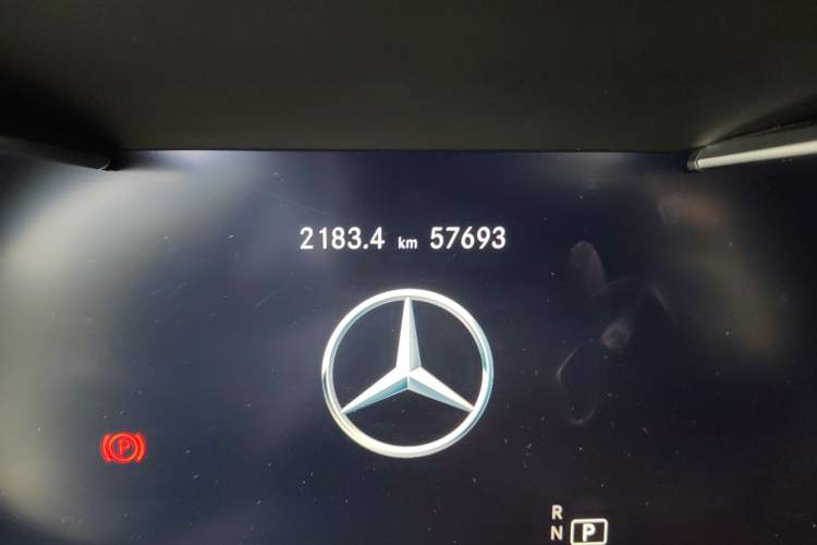 Used Mercedes-Benz GLC 2021 GLC 260 L 4MATIC Dynamic Edition Odometer Close Up