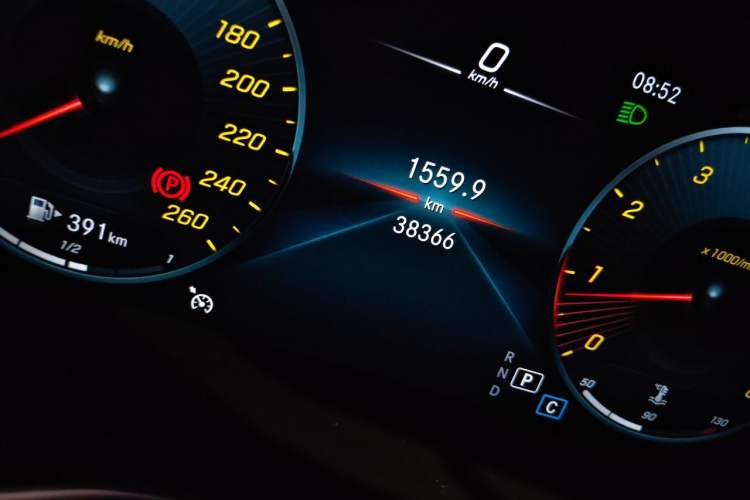 Used Mercedes-Benz GLC 2021 GLC 260 L 4MATIC Dynamic Edition Odometer Close Up
