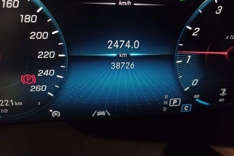 Used Mercedes-Benz GLC 2021 GLC 300 L 4MATIC Dynamic Model Odometer Close Up