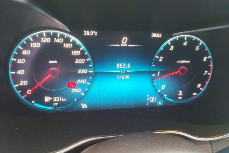 Used Mercedes-Benz GLC 2021 GLC 260 L 4MATIC Dynamic Edition Odometer Close Up