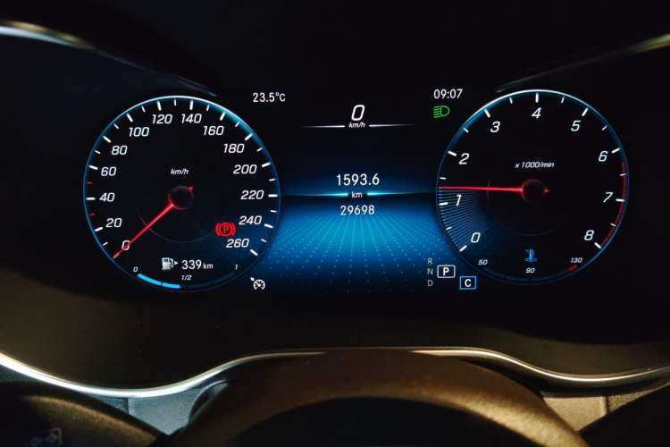 Used Mercedes-Benz GLC 2021 GLC 260 L 4MATIC Dynamic Edition Odometer Close Up