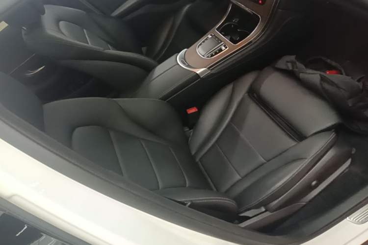 Used Mercedes-Benz GLC 2021 GLC 300 L 4MATIC Dynamic Model Right Front Seat