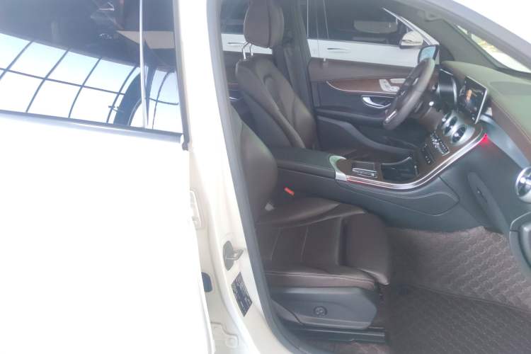 Used Mercedes-Benz GLC 2021 GLC 300 L 4MATIC Dynamic Model Right Front Seat