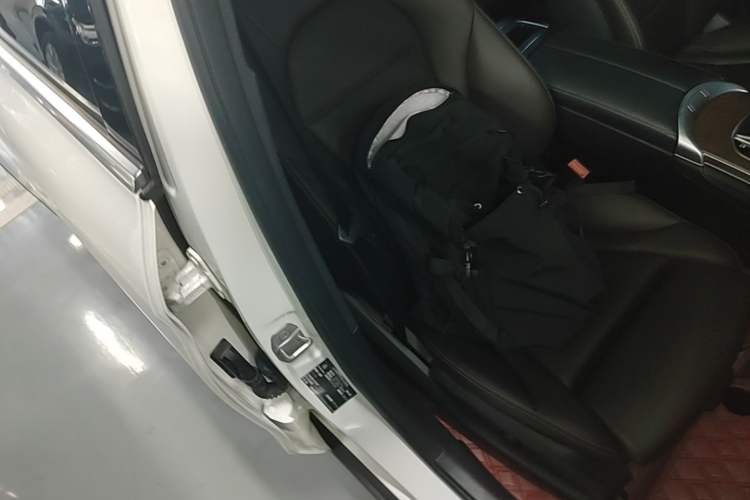 Used Mercedes-Benz GLC 2021 GLC 260 L 4MATIC Luxury Model Right Front Seat