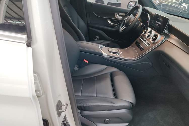 Used Mercedes-Benz GLC 2021 GLC 260 L 4MATIC Luxury Model Right Front Seat