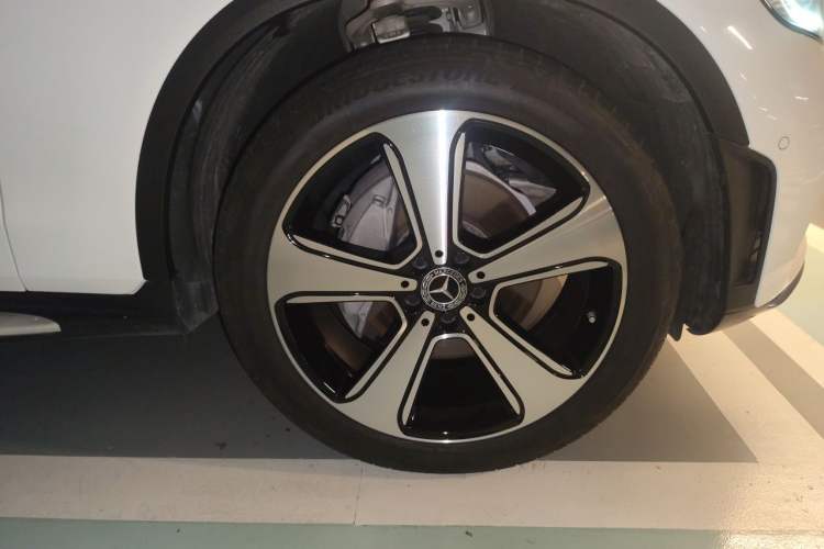 Used Mercedes-Benz GLC 2021 GLC 300 L 4MATIC Luxury Model Right Front Wheel Hub