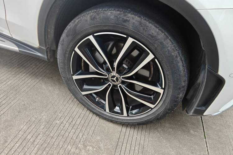 Used Mercedes-Benz GLC 2021 GLC 260 L 4MATIC Luxury Model Right Front Wheel Hub