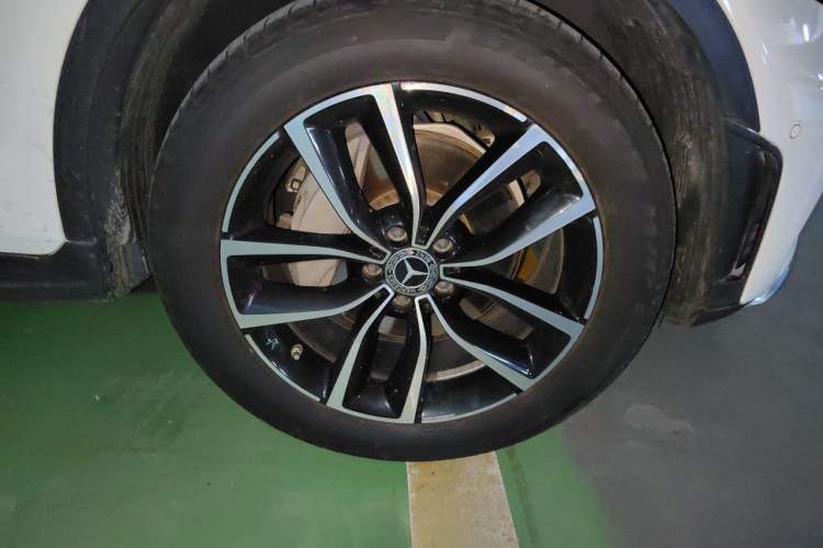 Used Mercedes-Benz GLC 2021 GLC 260 L 4MATIC Luxury Model Right Front Wheel Hub