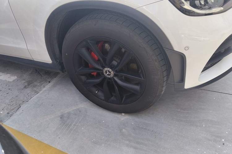 Used Mercedes-Benz GLC 2021 GLC 260 L 4MATIC Luxury Model Right Front Wheel Hub