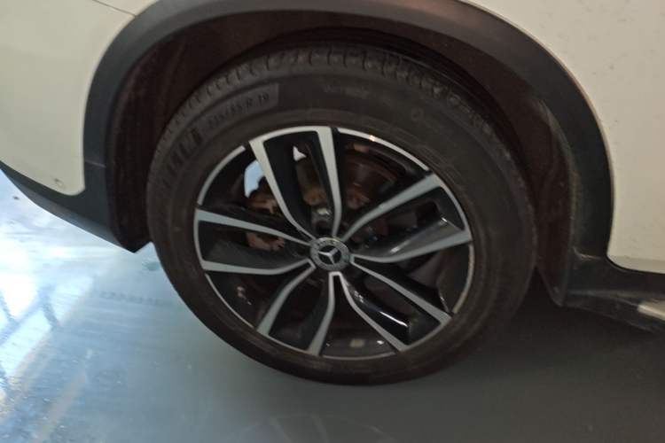 Used Mercedes-Benz GLC 2021 GLC 260 L 4MATIC Luxury Model Right Rear Wheel Hub