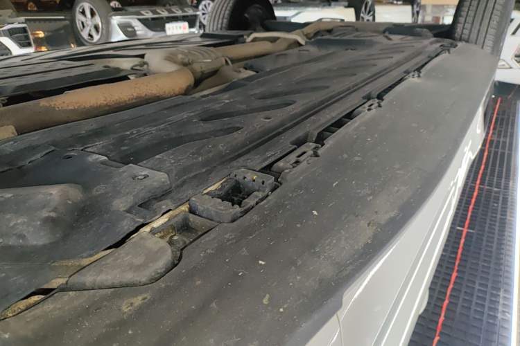 Used Mercedes-Benz GLC 2021 GLC 260 L 4MATIC Luxury Model Right Side Sill