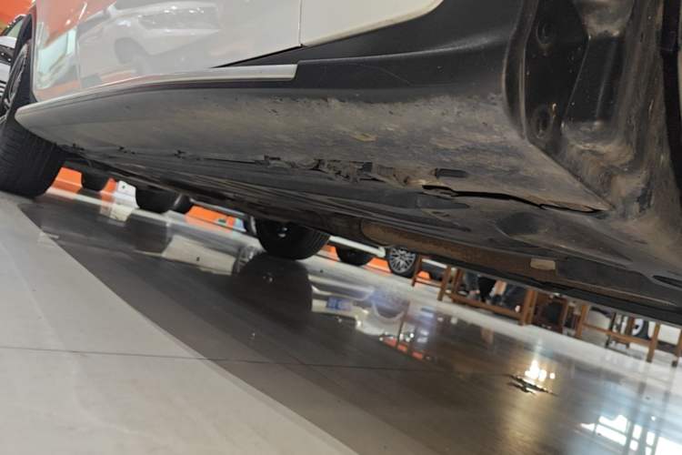 Used Mercedes-Benz GLC 2021 GLC 300 L 4MATIC Dynamic Model Right Side Sill
