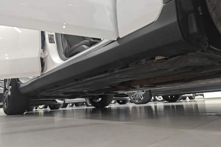 Used Mercedes-Benz GLC 2021 GLC 260 L 4MATIC Luxury Model Right Side Sill