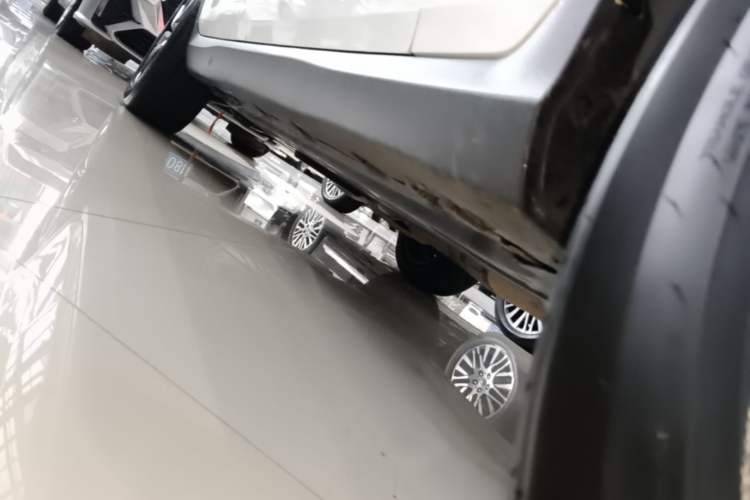Used Mercedes-Benz GLC 2021 GLC 260 L 4MATIC Luxury Model Right Side Sill